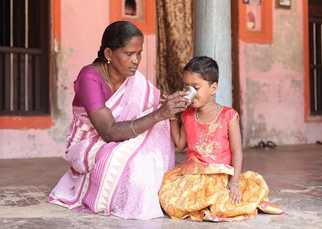 Avaranjitham feeding Ajantha