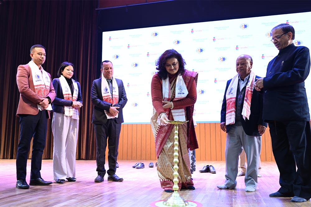 Anjali Katoch standing with Meghalaya Smiles dignitaries