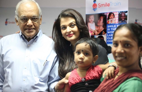 Aishwarya Rai Bachchan Smiling with Patient and Mother