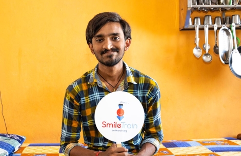 Sravan holds Smile Train sign